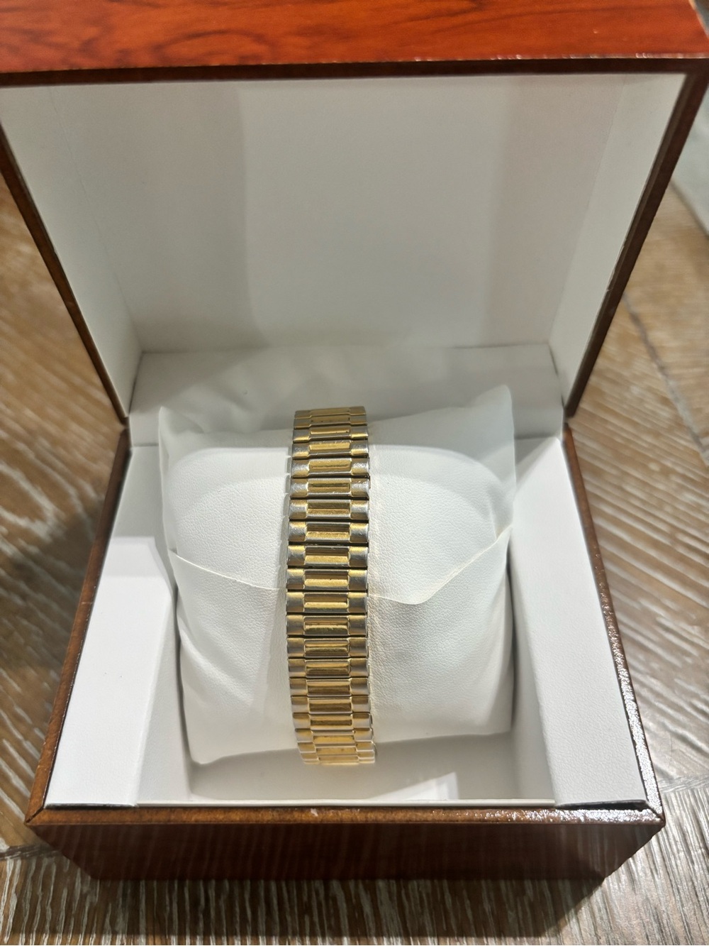 Armitron Gold Men’s Watch with Black Dial - Picture 2 of 3